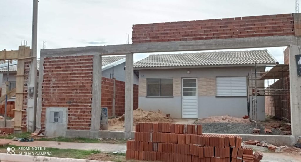 Execução do Muro Frontal em Etapa de Construção