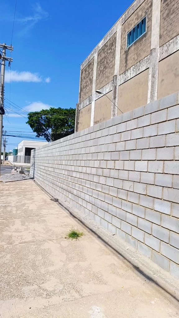 Muros de blocos: resistência e durabilidade para o seu espaço